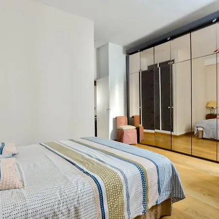 Apartment A Prestigious Location In Paris