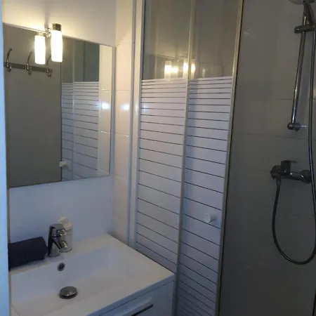 Heart Of - - 2p - Invalides Free Netflix Apartment *