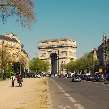 Place Equipe Au Coeur De Avec Vue Sur L'arc De Triomphe Et La Tour Eiffel Homestay