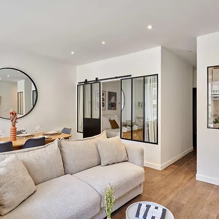2 Bedrooms Center Of Apartment Paris