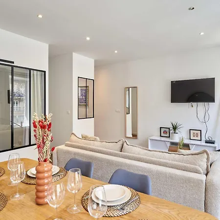 Apartment 2 Bedrooms Center Of