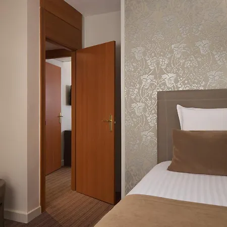 Timhotel Opéra Blanche Fontaine 4*