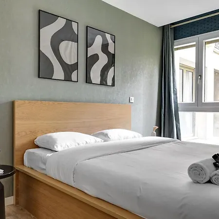 Sejour Elegant Aux Buttes Chaumont Pour 12 Pers * Paris