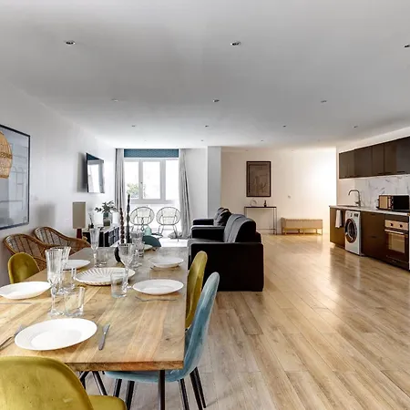Apartment Sejour Elegant Aux Buttes Chaumont Pour 12 Pers Paris
