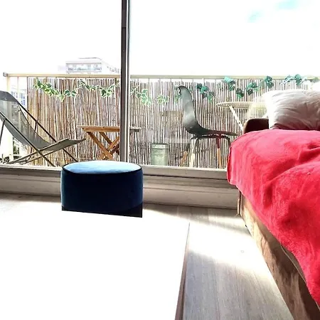 Sunny With Balcony - Buttes Chaumont Park Apartment
