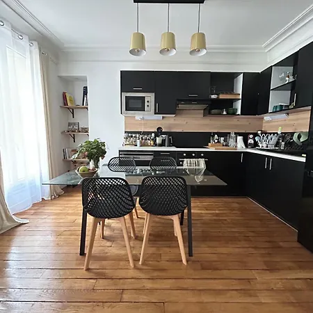 Chic Montmartre Apartment *