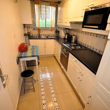 Spacious, Bright With Private Parking * Paris