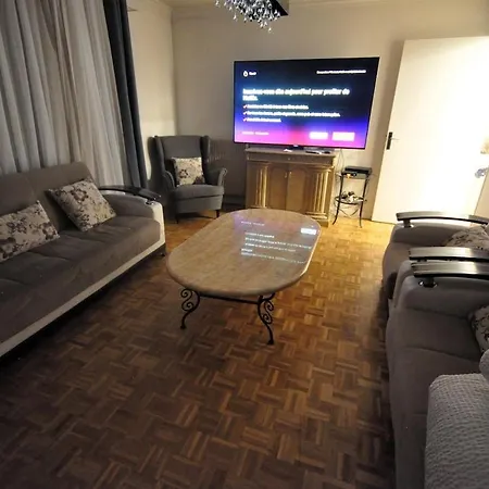 Spacious, Bright With Private Parking Apartment Paris