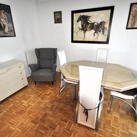Apartment Spacious, Bright With Private Parking