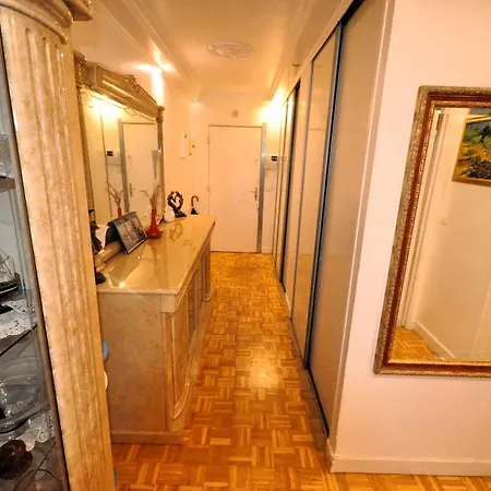Apartment Spacious, Bright With Private Parking Paris