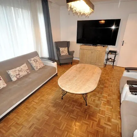 Apartment Spacious, Bright With Private Parking *