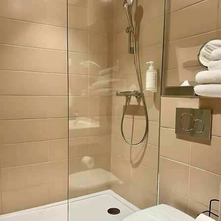 Lilas Blanc Otel Paris