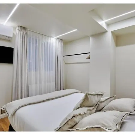 Appartement Le Marais Place Des Vosges By Prestige