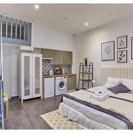 Apartment Center Of Montmartre By Prestige