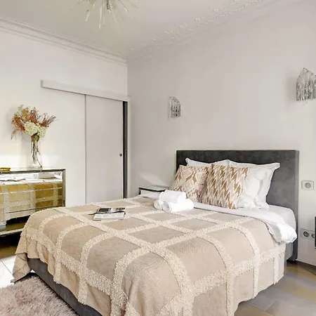 Elegant 3br Champs-elysees & Arc De Triomphe Apartment Paris