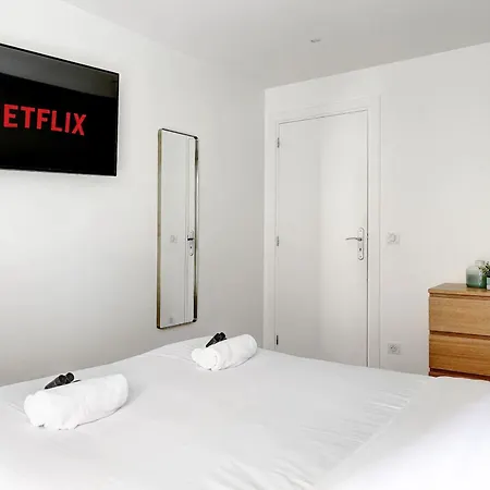 Sejour Elegant Aux Buttes Chaumont Pour 12 Pers Apartment Paris