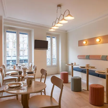 Hotel Avama Prony Paris