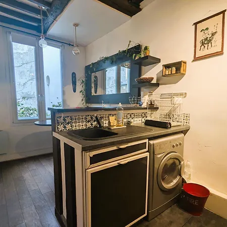Charming Pied-a-terre - Marais Apartment Paris