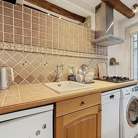 Apartment Charming In The Heart Of Saint-germain