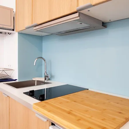 Luminous And Design Close To The Sacred Heart Apartment