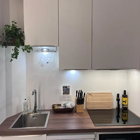 Parisian Charm, Modern & Quiet * 파리