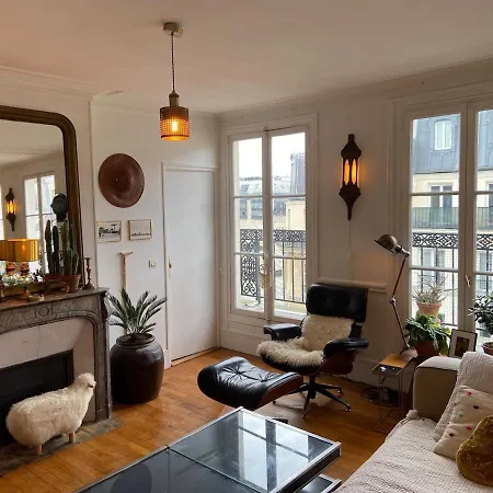 Historical District Apartment Paris