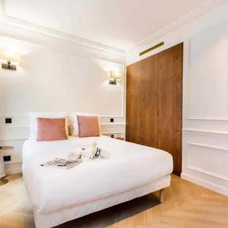 Newly Rebuilt By Architect - Center Of Apartment