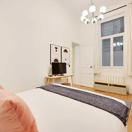 Beautiful -1br-4p- Tour Eiffel - Invalides Apartment Paris