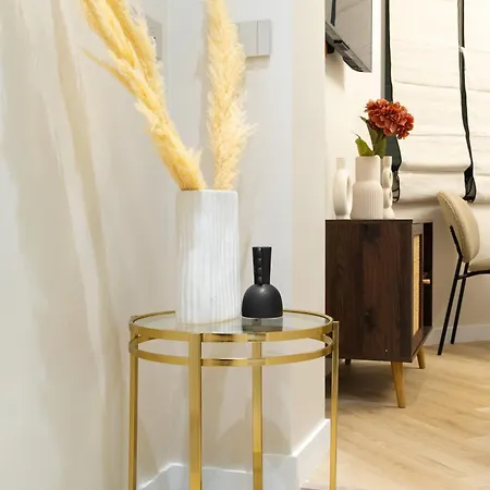 Charming With A-c Apartment *
