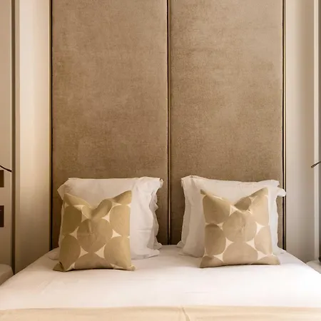 Luxurious Madeleine - Saint Honore Apartment Paris