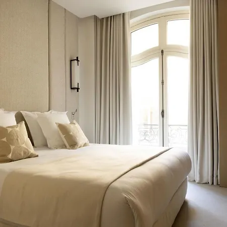 Luxurious Madeleine - Saint Honore Apartment Paris