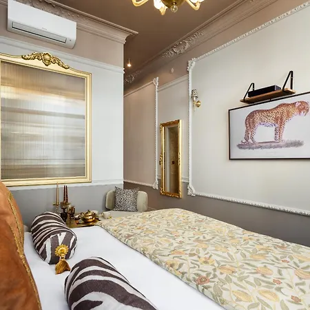 The Donatella - Champs Elysees Apartment