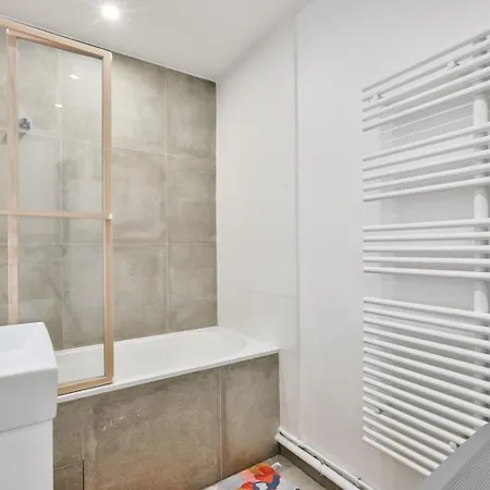 Hidden Gem In The Heart Of Paris' 11th District 아파트 *