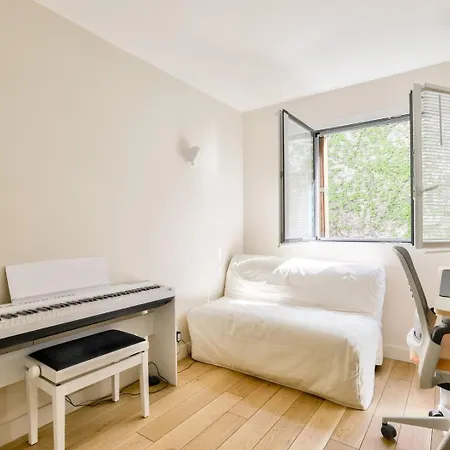 Hidden Gem In The Heart Of Paris' 11th District *