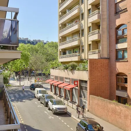 Hidden Gem In The Heart Of Paris' 11th District 파리