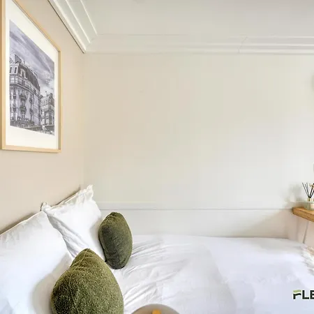 Charming 2-bedroom With Living 47 M 9e Apartment Paris