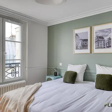 Charming 2-bedroom With Living 47 M 9e Apartment *