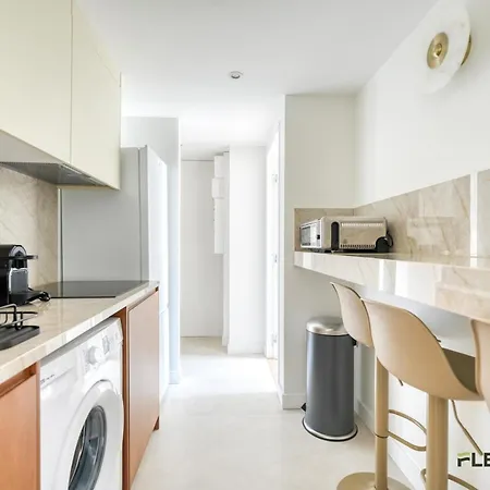 Charming 2-bedroom With Living 47 M 9e Apartment