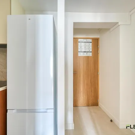 Charming 2-bedroom With Living 47 M 9e Apartment *