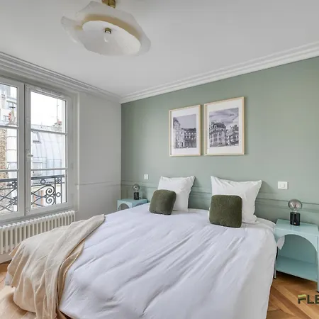 Charming 2-bedroom With Living 47 M 9e