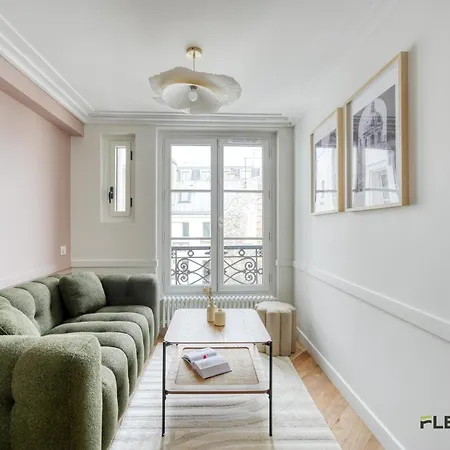 Apartment Charming 2-bedroom With Living 47 M 9e Paris