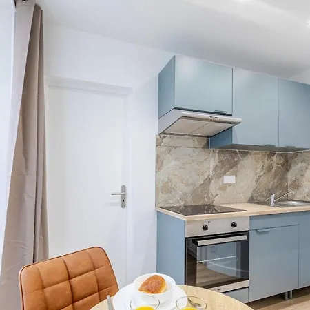 Nid Douillet Pour Deux Coeur Du 19e Arrondissement * Paris