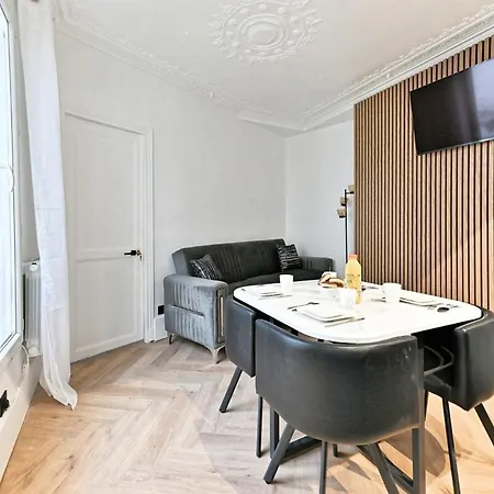 Apartment Modern Moulin Rouge