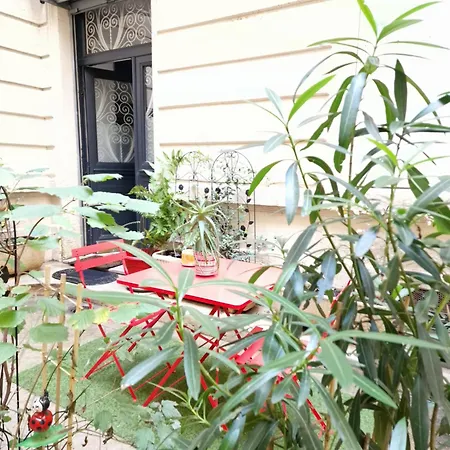 De Charme Champs Elysees Apartment Paris