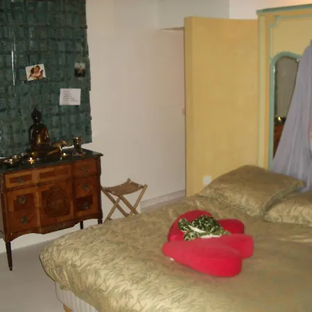 Apartment 8 Place Du Tertre *