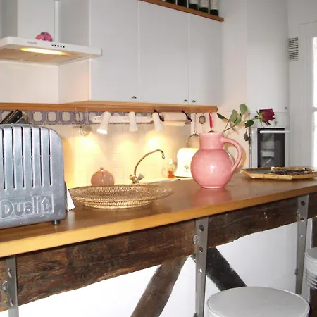 Apartment 8 Place Du Tertre
