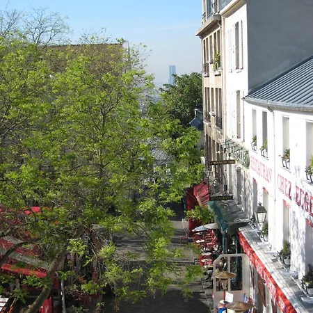 Apartment 8 Place Du Tertre Paris