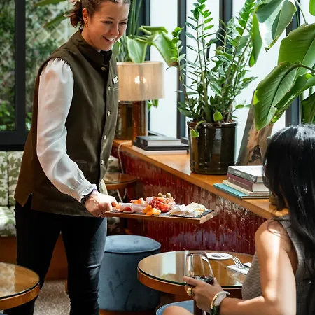 La Conversation Hotel 3*