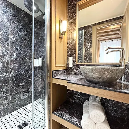 Merveil - Signature - Tour Eiffel - Bourgogne Apartment