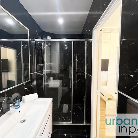 Urban Flat 107 - Sublime 4 Bedroom Opera Apartment *